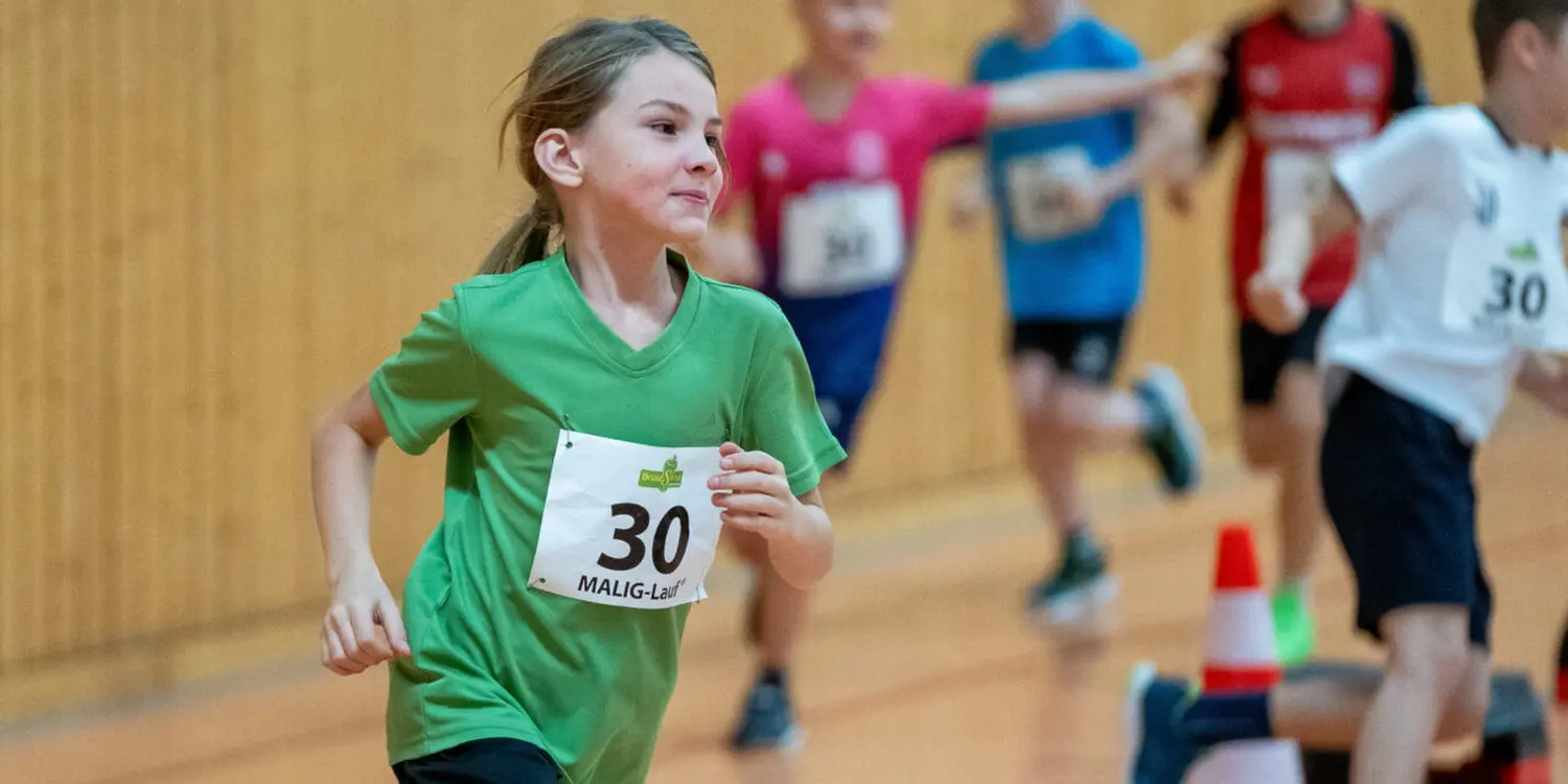 Kinder laufen beim Fußball von Hartwig - Steffen Hartwig 